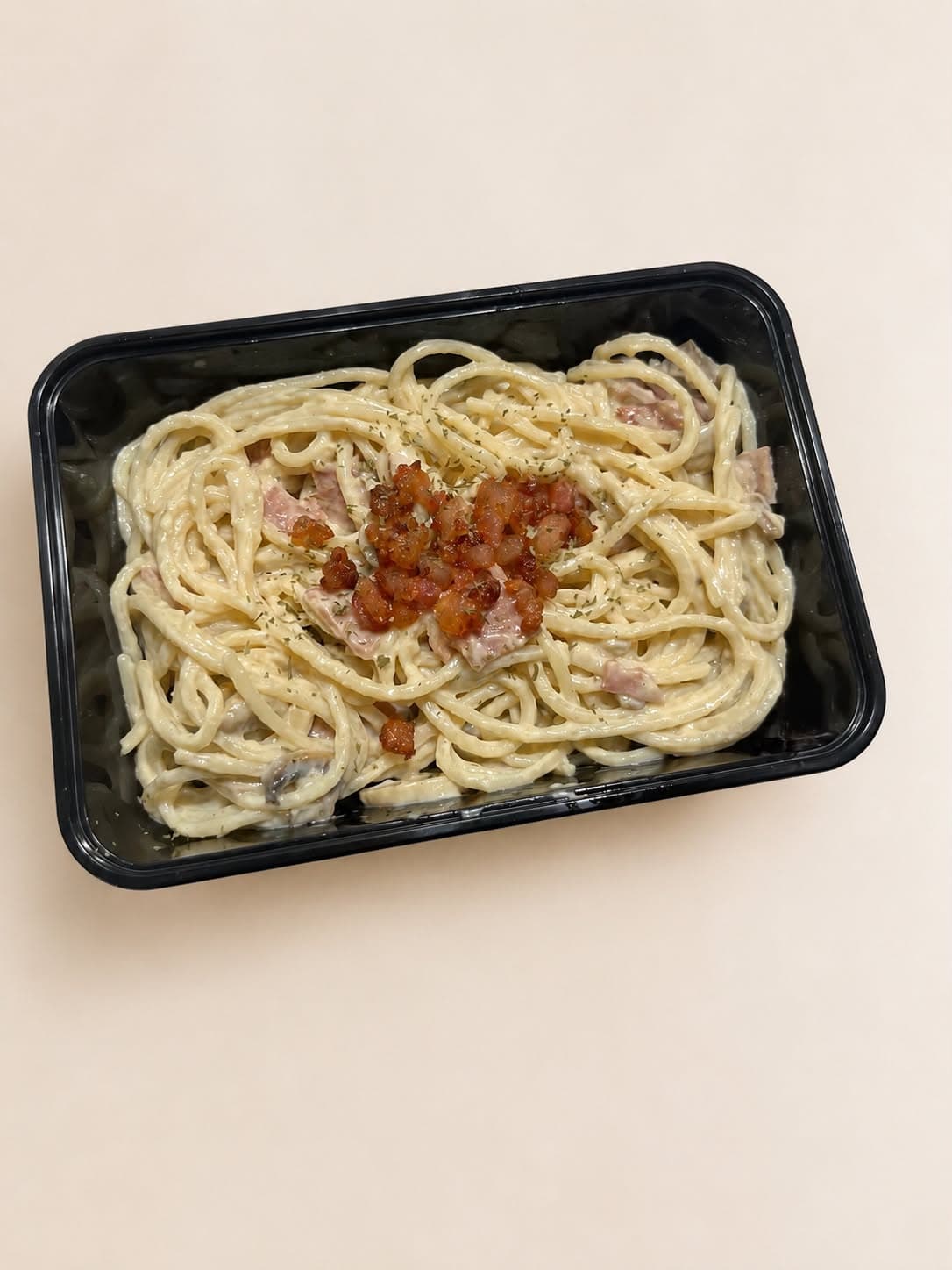 Creamy carbonara pasta
